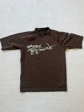 Body Glove Men’s Brown Short-Sleeve Rash Guard with Silver Logo